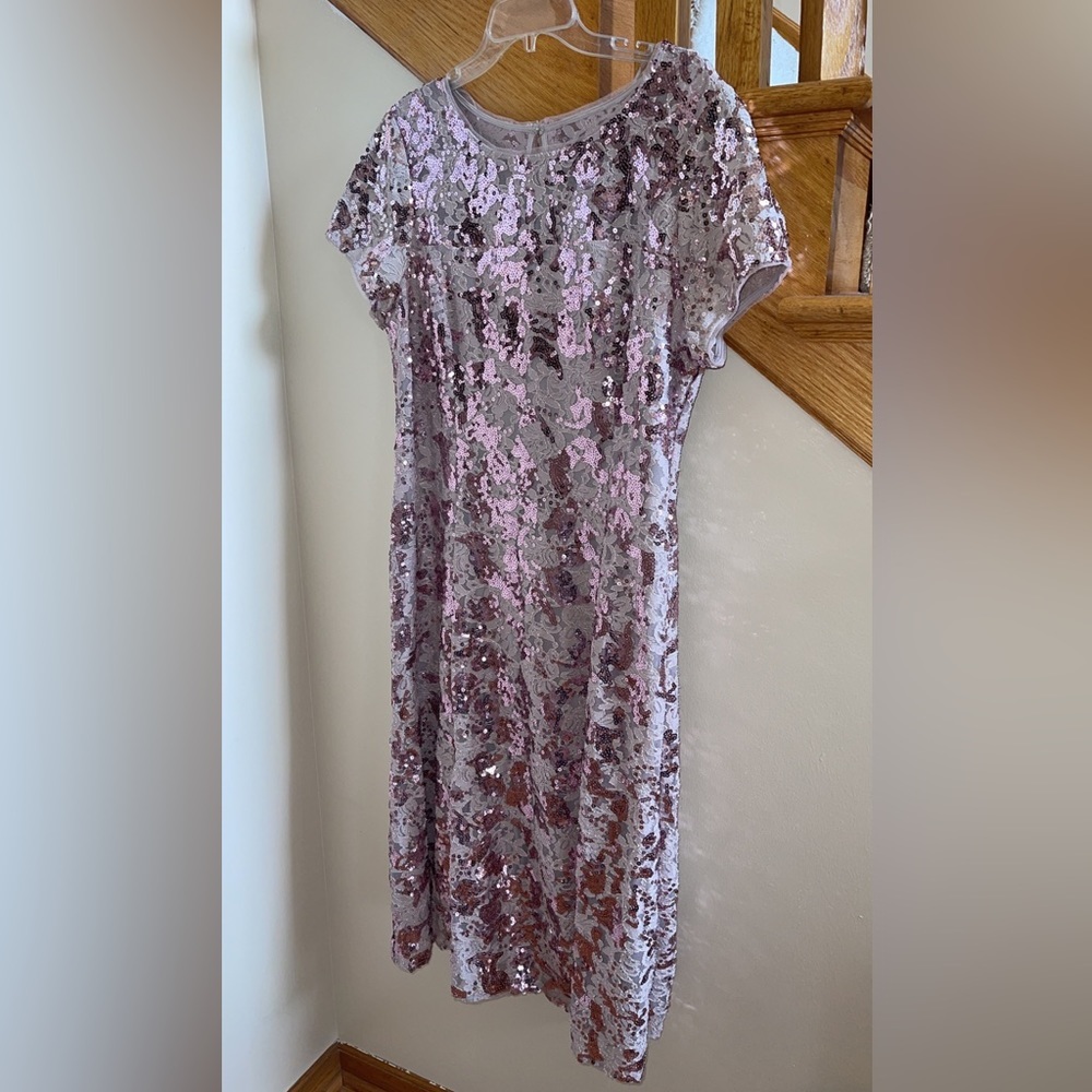Women’s Formal Dress Sz 18 SLNY Pink Short Sleeve Gown Allover Sequins Fit Flare - Picture 9 of 11